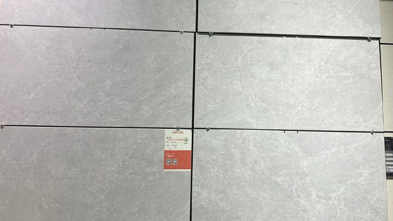 美式仿古砖铺贴：客厅空间的复古韵味打造指南**